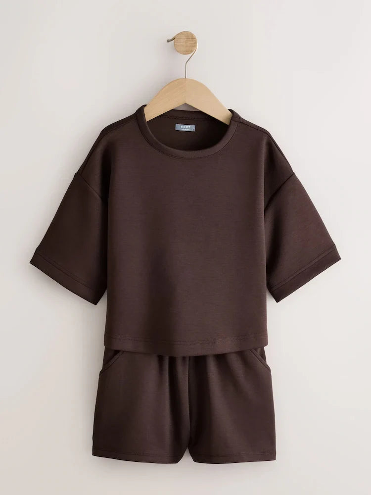 Schokoladenbraun - Set aus weichem T-Shirt und Shorts